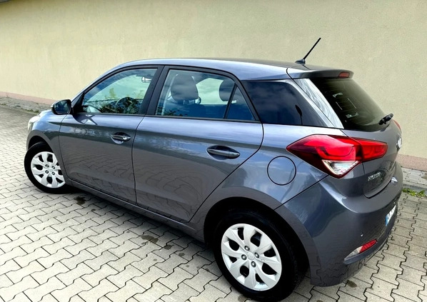 Hyundai i20 cena 35900 przebieg: 98000, rok produkcji 2018 z Biała małe 407